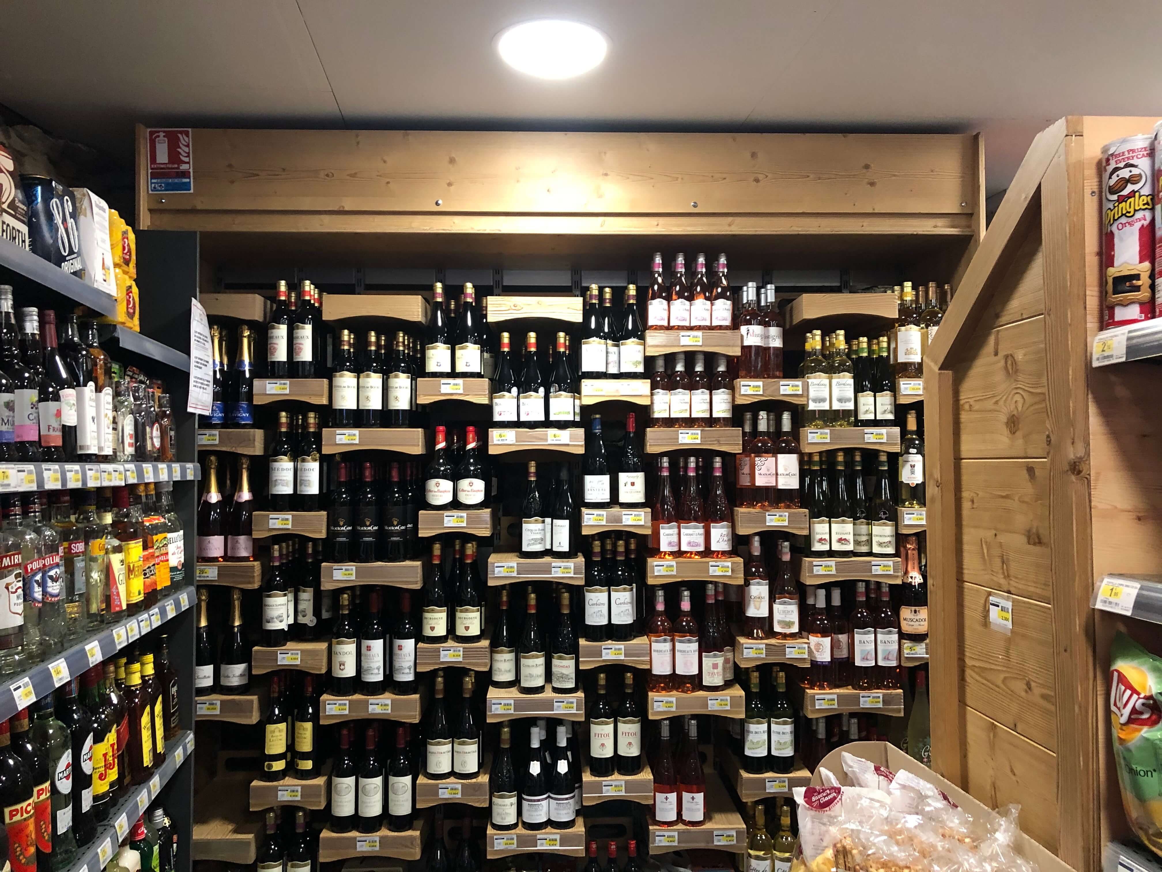 Sherpa supermarket Puy Saint Vincent 1400 wine cellar 