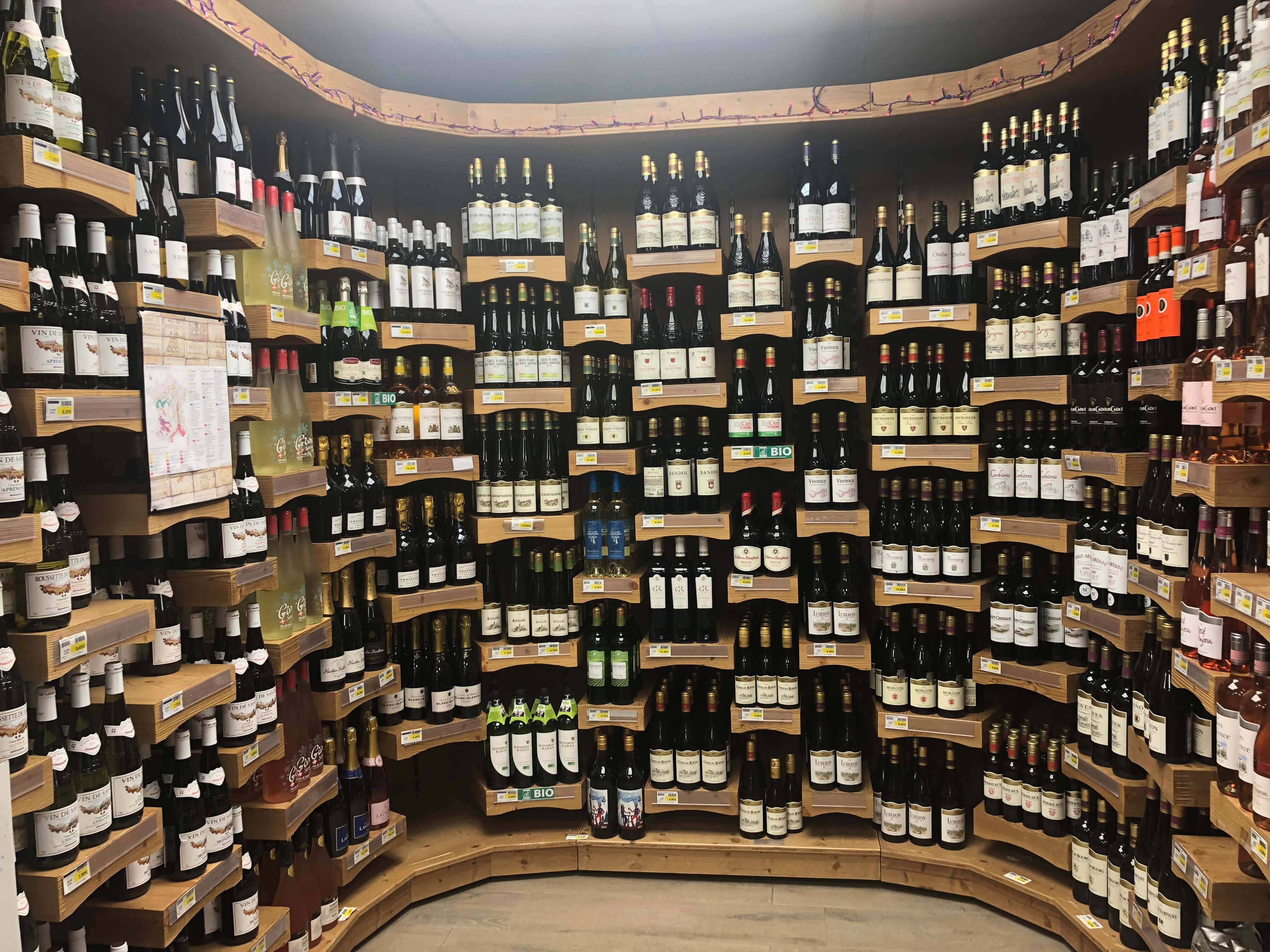 Sherpa supermarket Puy Saint Vincent 1600 wine cellar