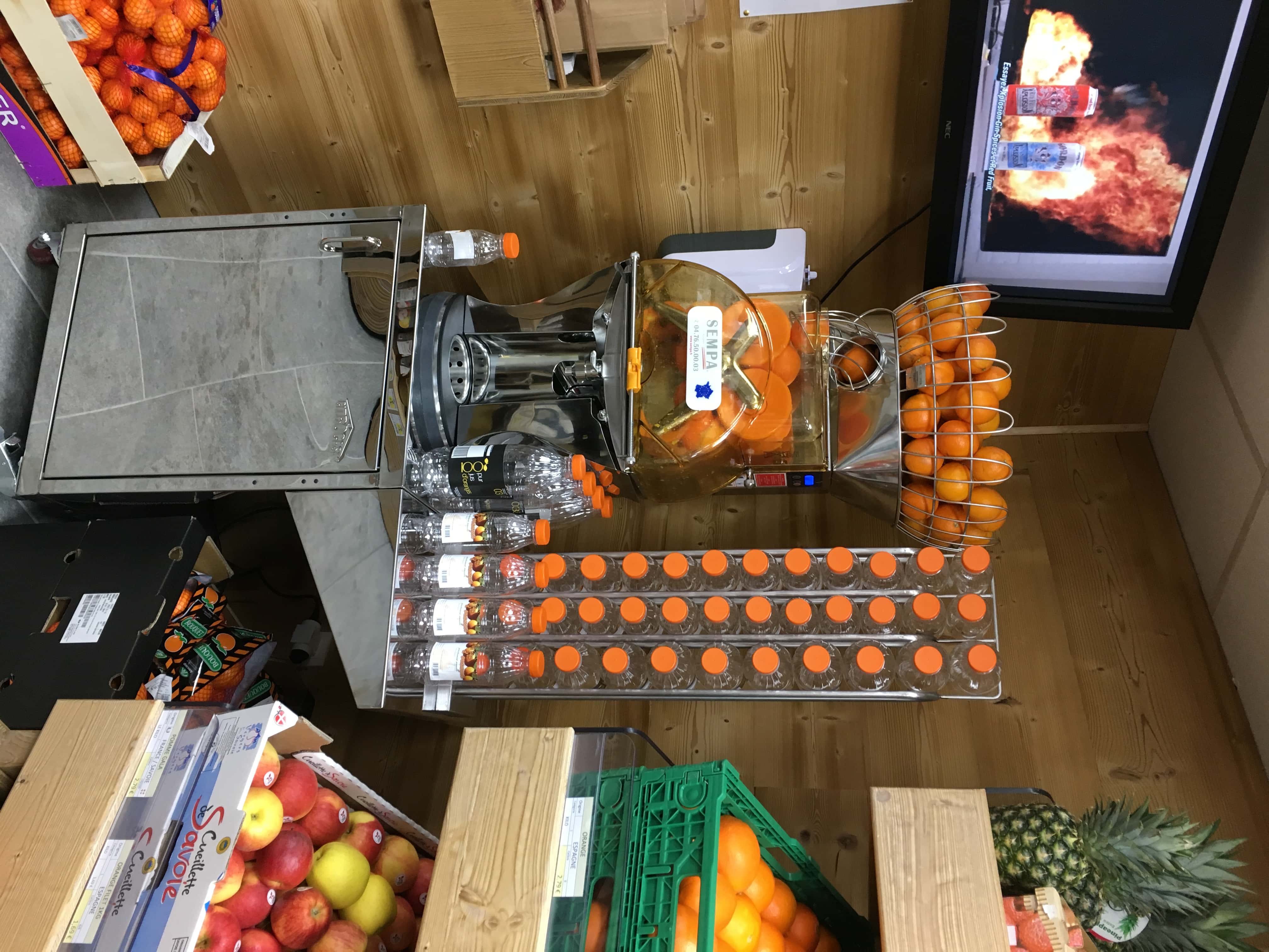 Sherpa supermarket Samoëns orange press