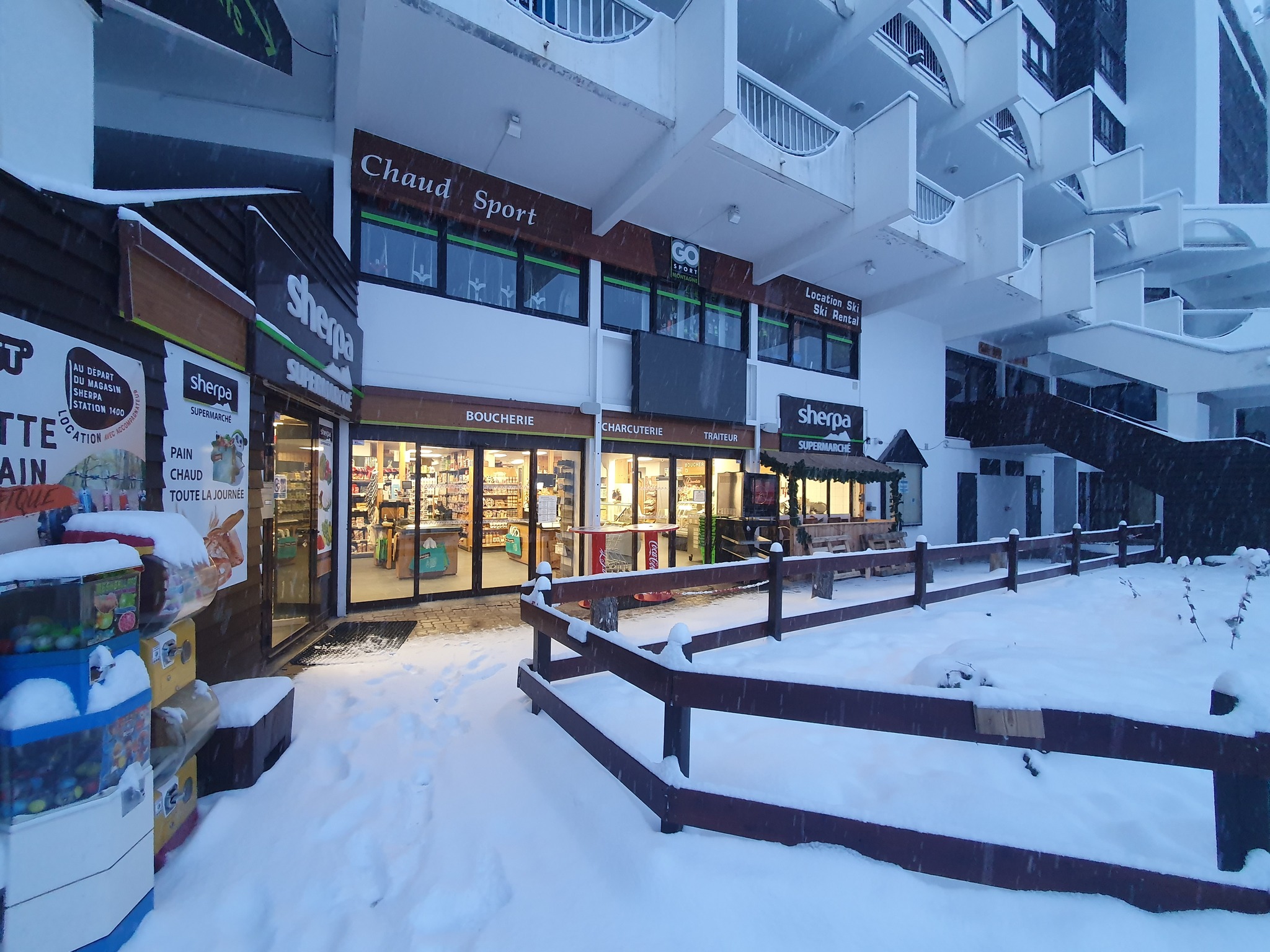 Puy Saint Vincent 1600 supermarket