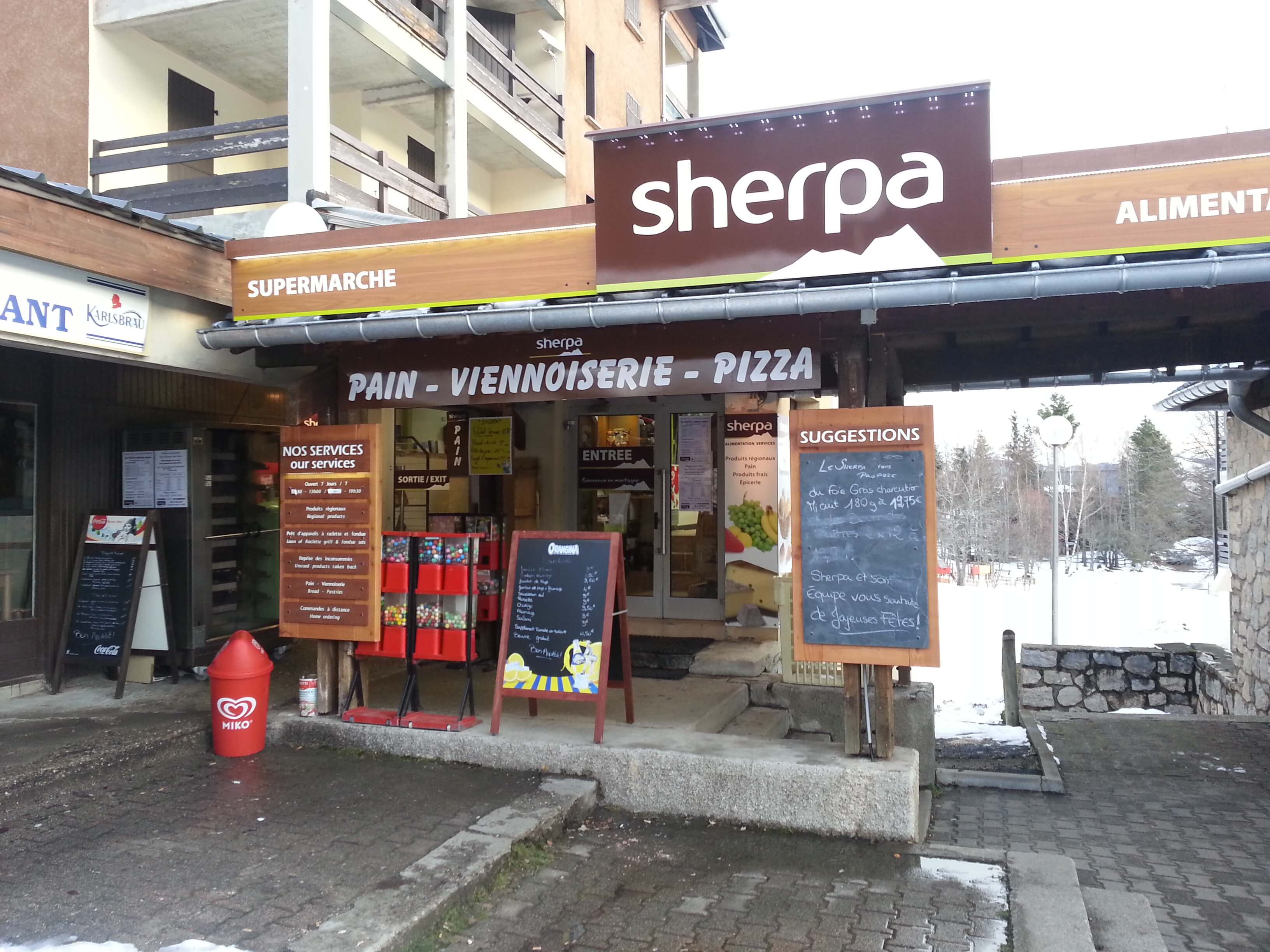 Supermarché d’Ax 3 domaines