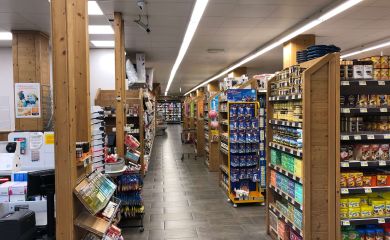 Sherpa supermarket Avoriaz - snow central aisle