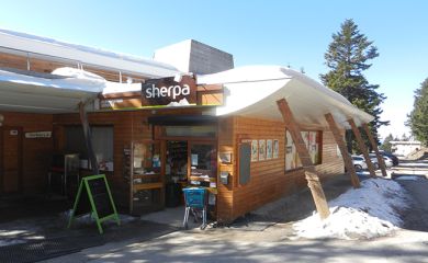 Sherpa supermarket Chamrousse 1700 winter entrance
