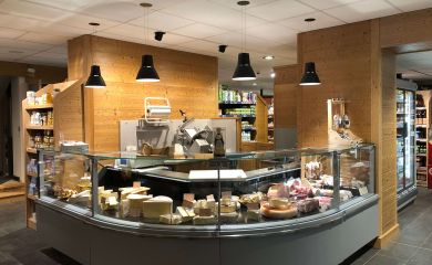 Sherpa supermarket Val Cenis - lanslebourg butcher and cheese