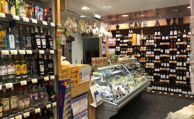 Sherpa supermarket Val Cenis - les champs cheese and butcher