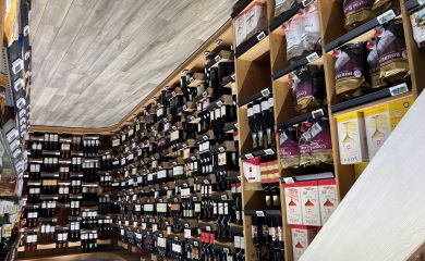Intérieur supermarché sherpa Arc 1800 cave à vins