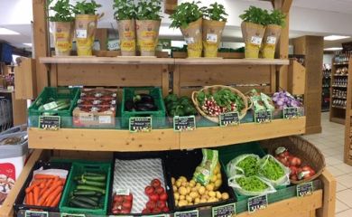 fruits, légumes et plantes aromatiques au supermarché Sherpa de Valmeinier