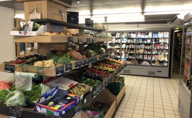 Intérieur supermarché sherpa Cordon rayon fruits et légumes