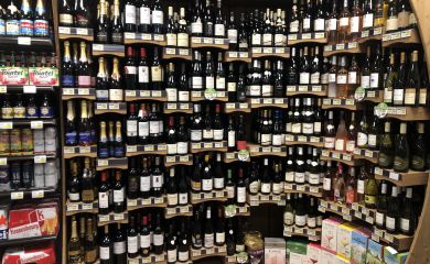 Intérieur supermarché sherpa Ménuires (les) - Rayon vins 