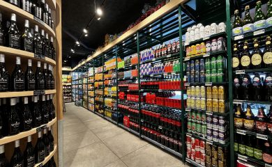 Intérieur supermarché sherpa Tignes - Grande Motte rayon boissons