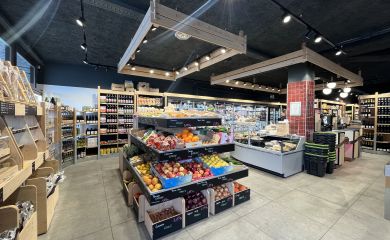 Intérieur supermarché sherpa Tignes - Grande Motte rayon fruits et légumes