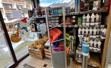 Entrée du super marché Sherpa de Châtel