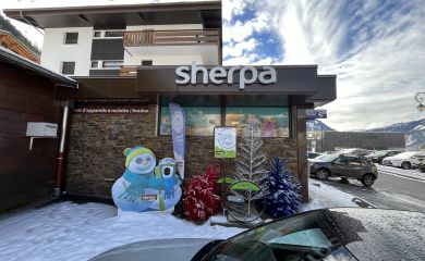 extérieur du super marché Sherpa Châtel
