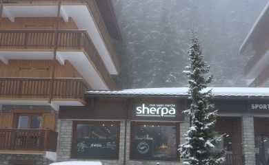 Sherpa Métribel Plateau : tout pour vos courses gourmandes, spécialités de la montagne, commande de plateaux raclette 