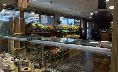 Super marché Sherpa Méribel 1600 : rayon coupe fromages et charteries 