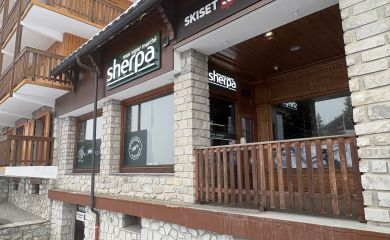 Sherpa Méribel Plateau : impossible à manquer et vous vous garez devant ou en face 