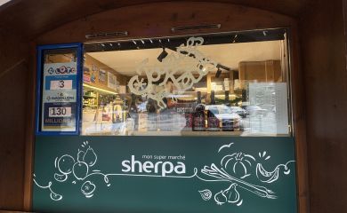 Super Marché Sherpa Méribel les Allues vitrine