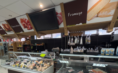 Super marché Sherpa Morillon nouveau rayon coupe, sélection de fromages et de charcuteries de Savoie