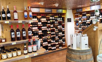 Intérieur supermarché sherpa Valmeinier 1800 cave à vins