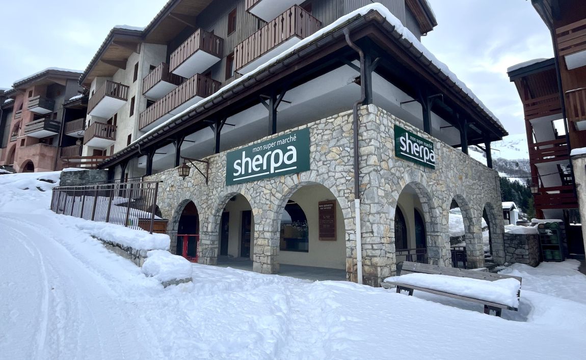 Sherpa au pied de la télécabine de Pierrafort