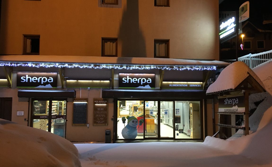 Sherpa supermarket Valmeinier 1800 winter entrance