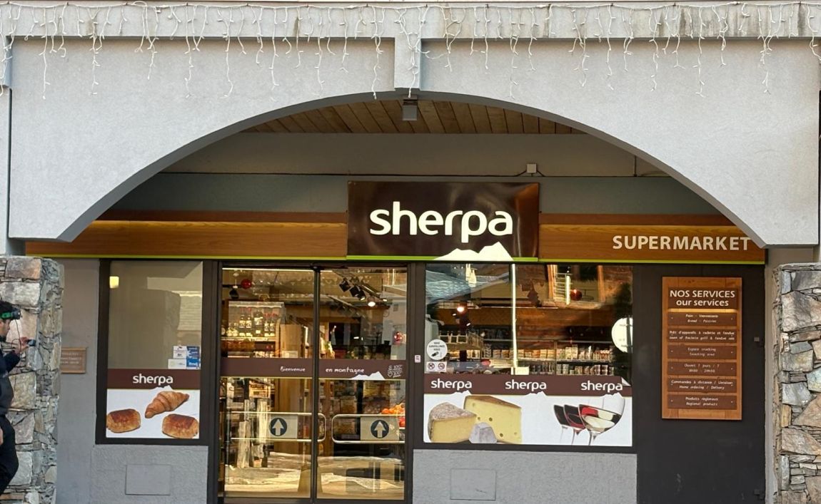 Super marché Sherpa les deux alpes Vénosc  entrée