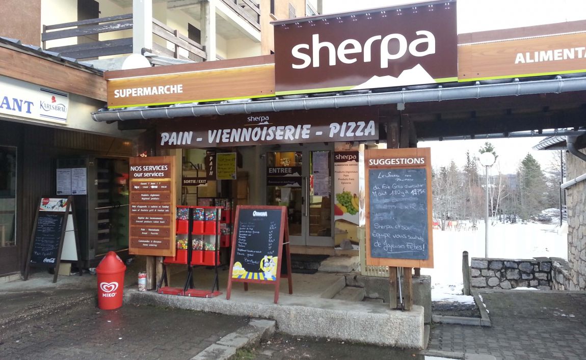 Sherpa supermarket Ax 3 domaines winter entrance