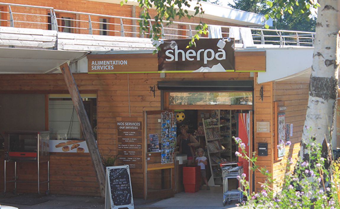Sherpa supermarket Chamrousse 1700 entrance