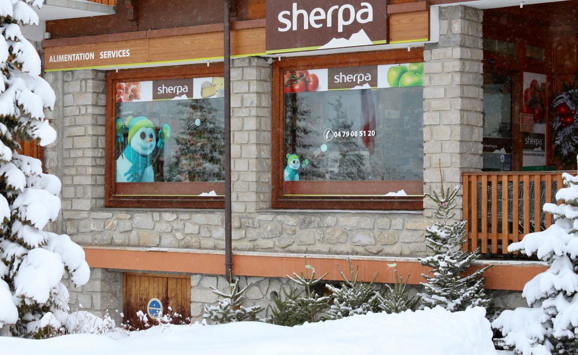 Sherpa supermarket Méribel - plateau winter entrance
