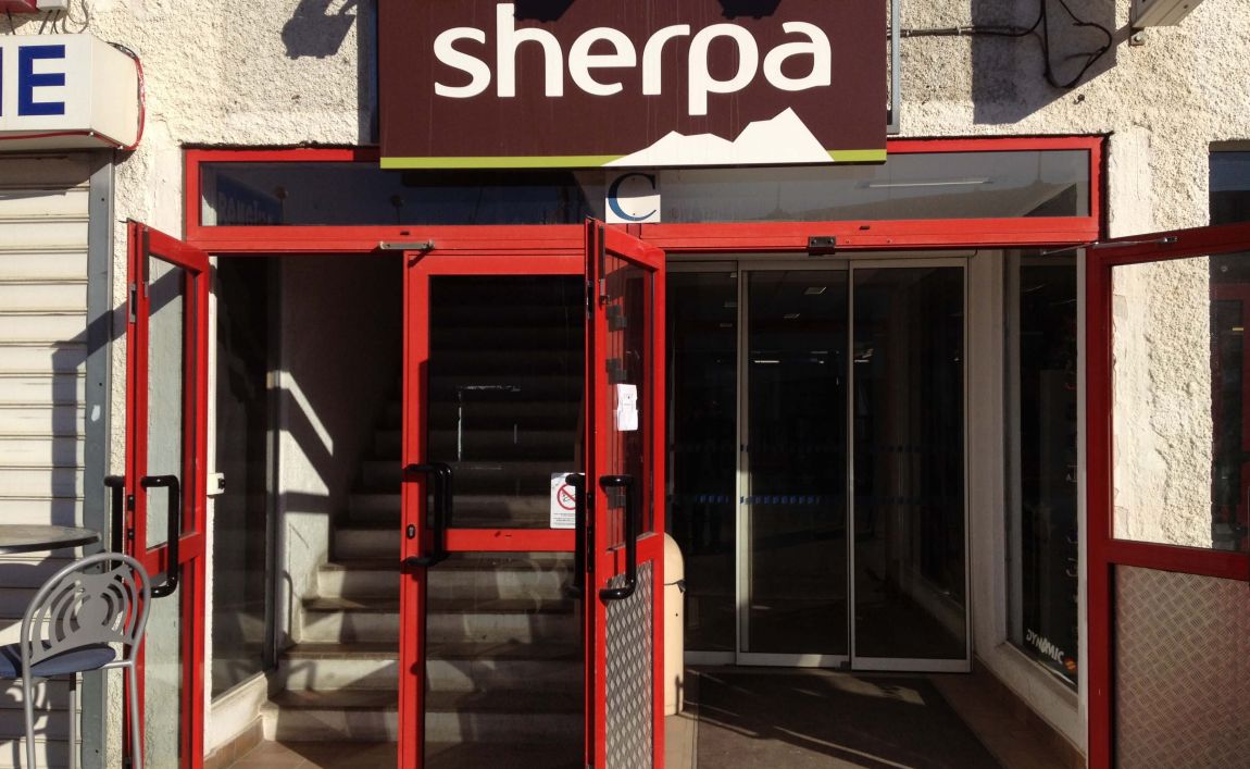 Sherpa supermarket Pla d'Adet (le) - Armazan entrance