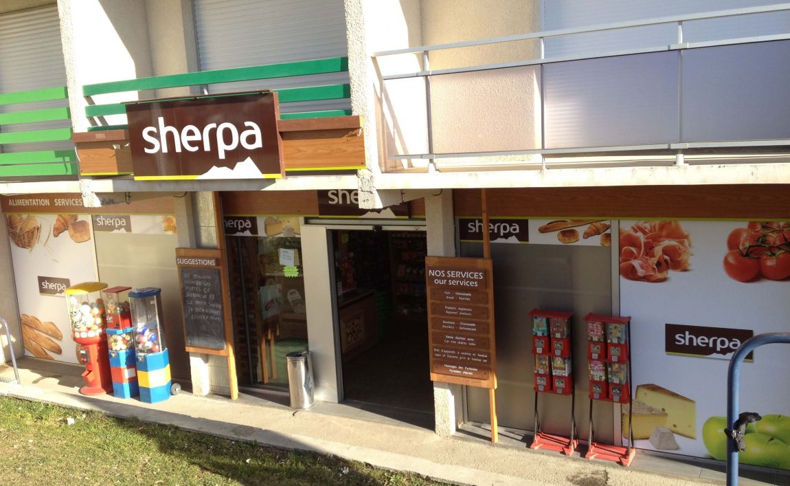 Sherpa supermarket Pla d'Adet (le) - sol y neou entrance