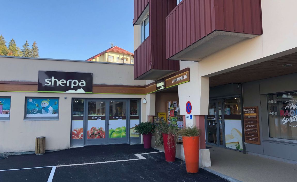 Sherpa supermarket Prémanon entrance