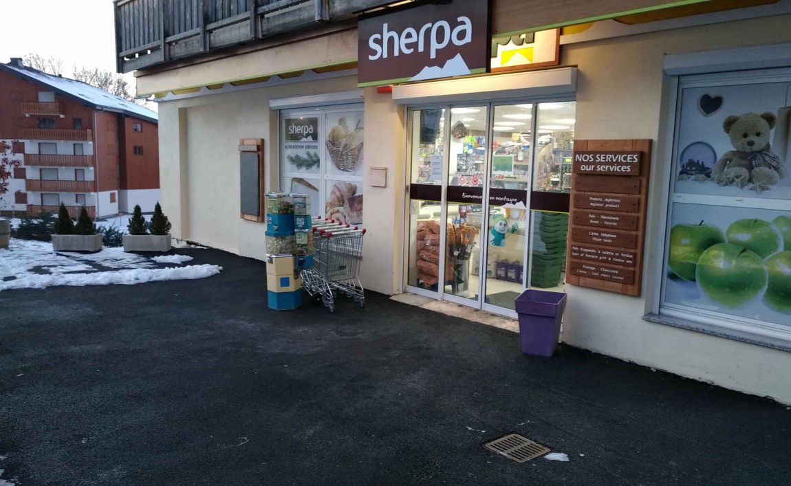 Sherpa supermarket Thollon Les Mémises entrance