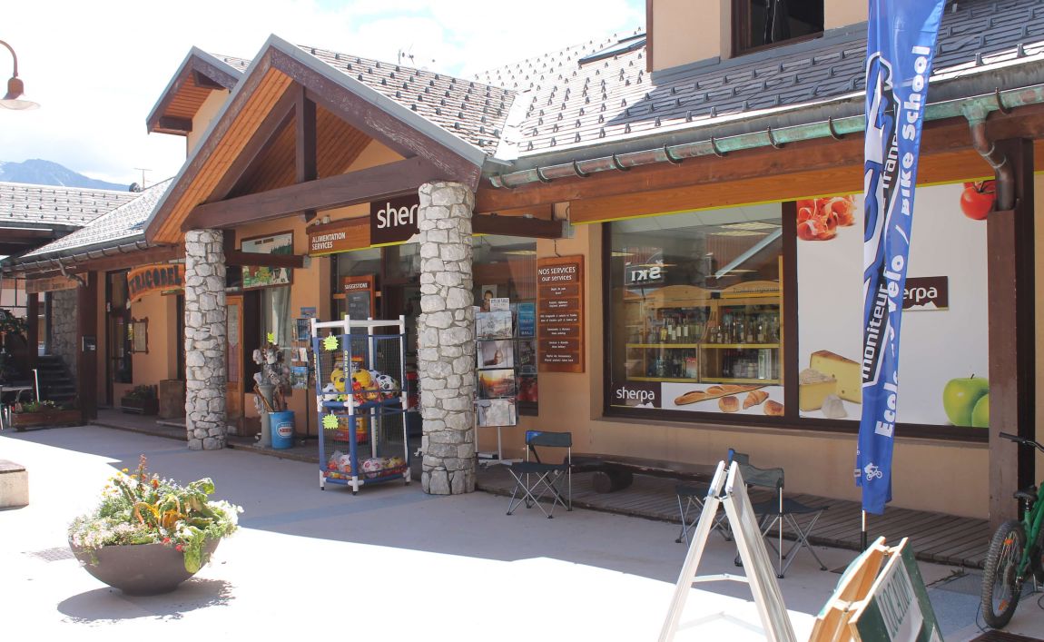 Sherpa supermarket Vallandry entrance