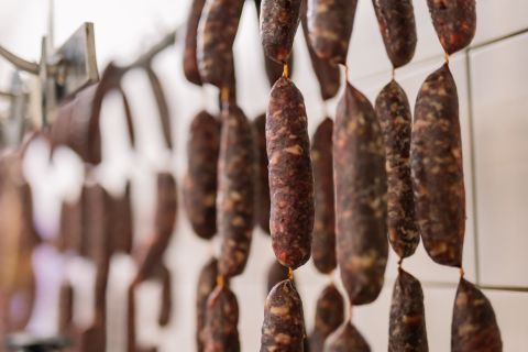 saucissons maison en séchage sherpa monchavin