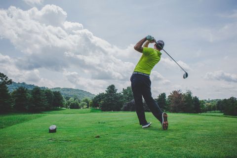 golfeur en montagne
