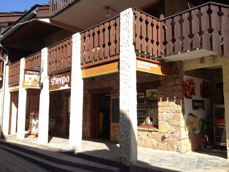 Valmorel - le bourg supermarket